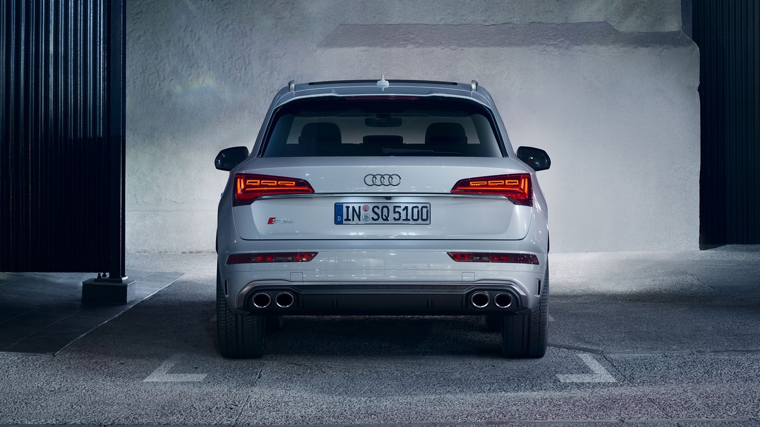 Rear view of the Audi SQ5